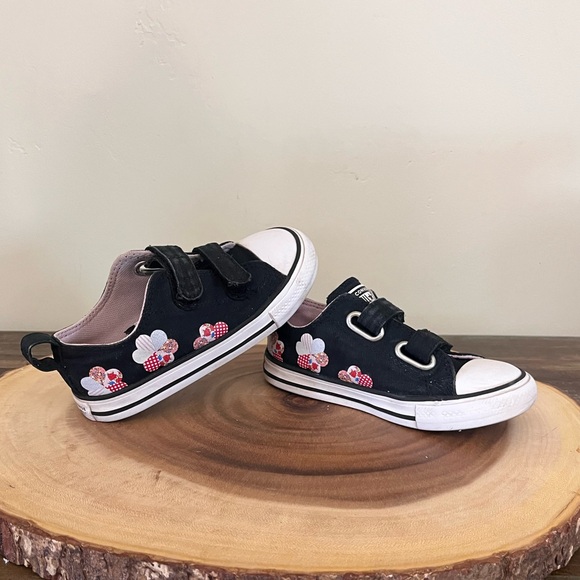 Converse Kids Black patchwork flower low top Sneaker size toddler 9 kids - Picture 1 of 7